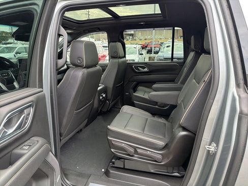 Used 2023 GMC Yukon XL SLT image 10