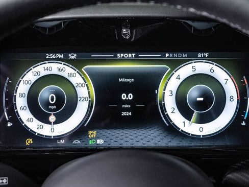 Used 2026 Aston Martin V8 Vantage S RWD image 26
