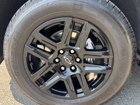 Used 2025 Chevrolet Silverado 1500 Custom w/ LPO, Dark Essentials Package AWD/4WD image 23