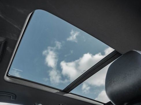 Used 2021 Volkswagen Atlas Cross Sport SEL image 34