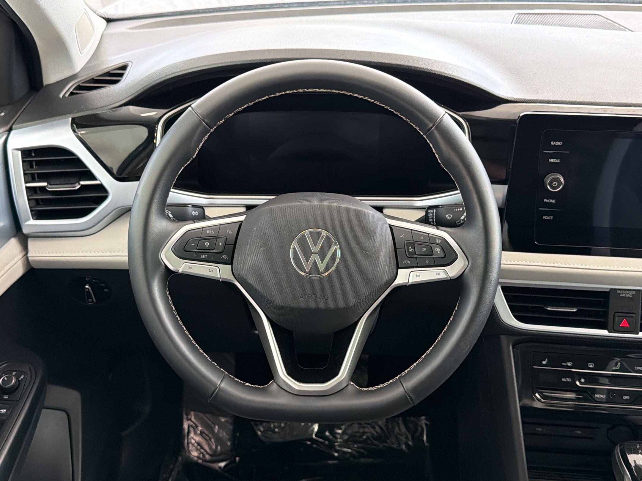 Certified 2026 Volkswagen Taos SE FWD image 11