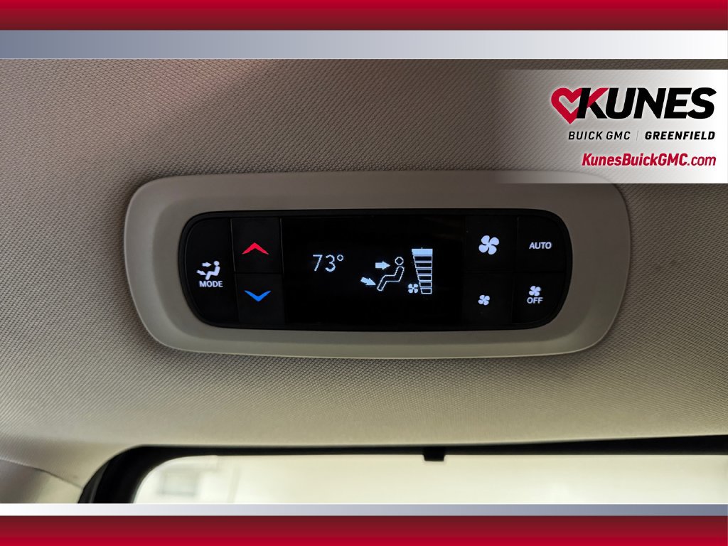 Used 2023 Chrysler Pacifica Touring-L FWD image 34