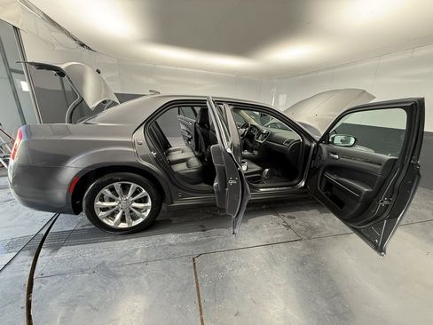 Used 2019 Chrysler 300 Limited image 20