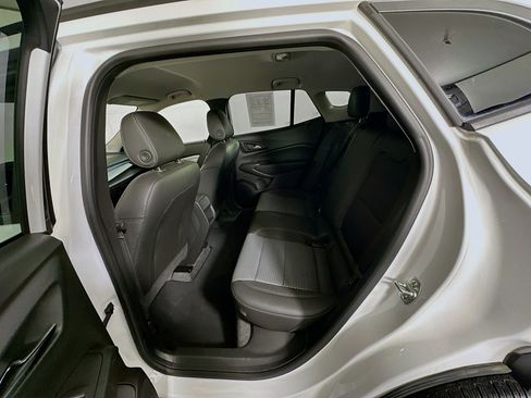 Used 2025 Chevrolet Trax LT FWD image 26