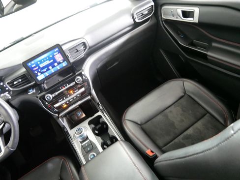 Used 2022 Ford Explorer ST-Line AWD/4WD image 11