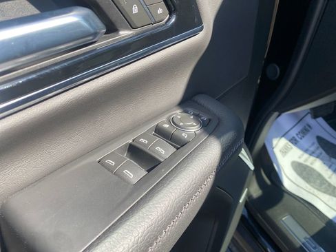 Used 2025 GMC Yukon Denali w/ Sun & Power Step Package image 20