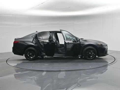 Used 2025 Toyota Camry SE w/ Convenience Package FWD image 5