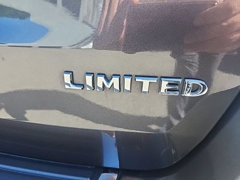 Used 2018 Jeep Grand Cherokee Limited AWD/4WD image 7