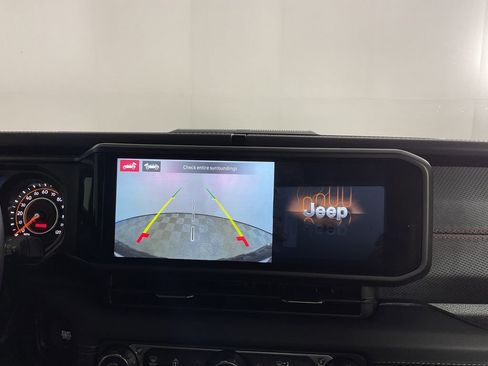 Used 2024 Jeep Wrangler Unlimited Rubicon w/ Technology Group image 27