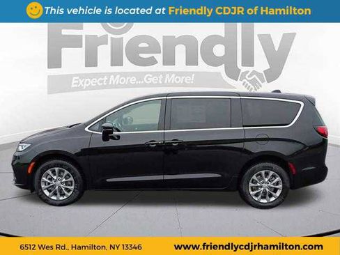 New 2026 Chrysler Pacifica Select image 2