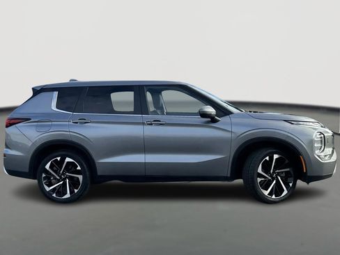 Used 2024 Mitsubishi Outlander SE Black Edition image 4