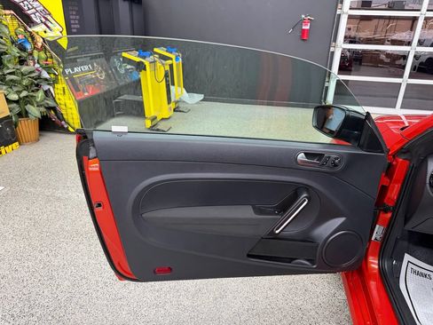 Used 2018 Volkswagen Beetle 2.0T S FWD image 9