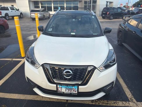 Used 2020 Nissan Kicks SR w/ SR Premium Package FWD image 2