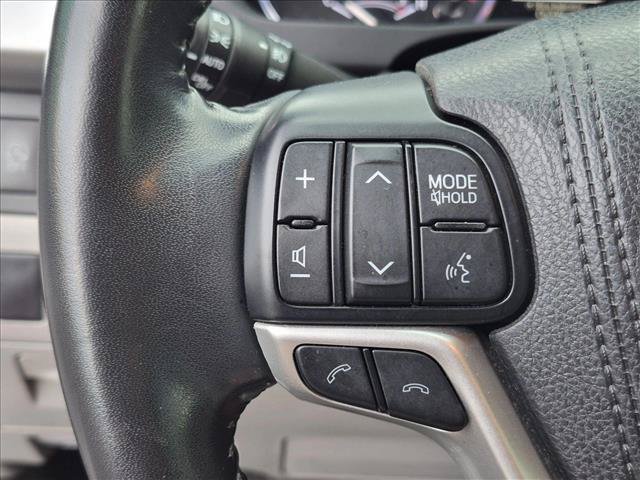 Used 2017 Toyota Highlander XLE AWD/4WD image 10