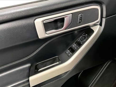 Used 2021 Ford Explorer XLT image 38