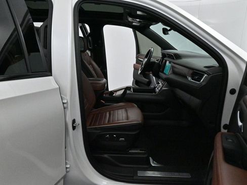 Used 2023 GMC Yukon XL Denali Ultimate image 37
