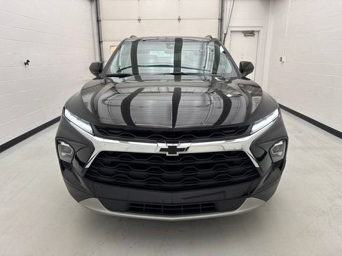 Used 2025 Chevrolet Blazer LT w/ Convenience Package FWD image 2