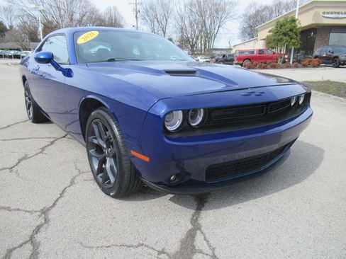 Used 2021 Dodge Challenger SXT w/ Blacktop Package image 9