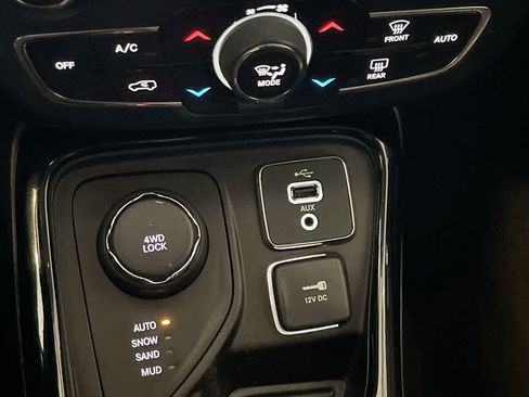 Used 2018 Jeep Compass Limited image 19