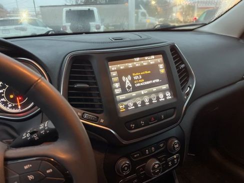 Used 2023 Jeep Cherokee Altitude Lux AWD/4WD image 23