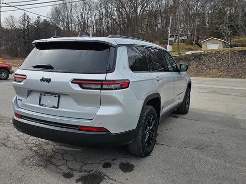 Used 2024 Jeep Grand Cherokee L Laredo image 14