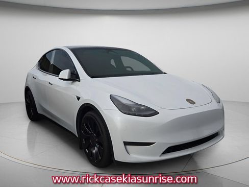 Used 2024 Tesla Model Y Performance AWD/4WD image 4