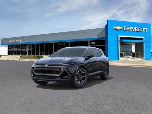 New 2026 Chevrolet Equinox EV LT w/ Comfort Package FWD image 8