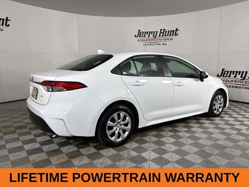 Used 2025 Toyota Corolla LE image 5