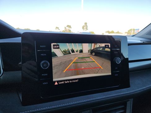 New 2026 Volkswagen Taos SE image 18