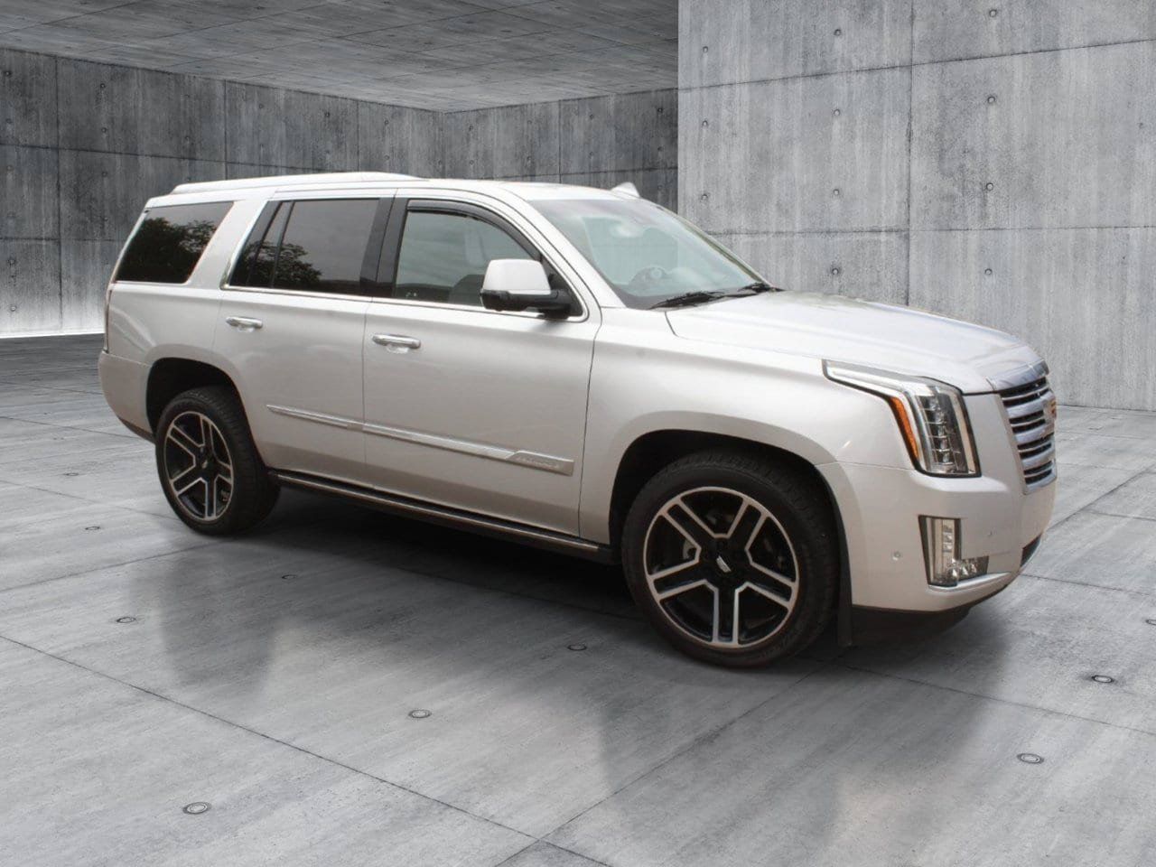 Used 2019 Cadillac Escalade Platinum AWD/4WD image 9