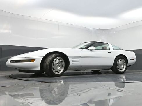 Used 1994 Chevrolet Corvette Coupe RWD image 25