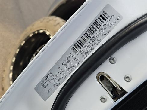 Used 2018 RAM 2500 SLT image 37