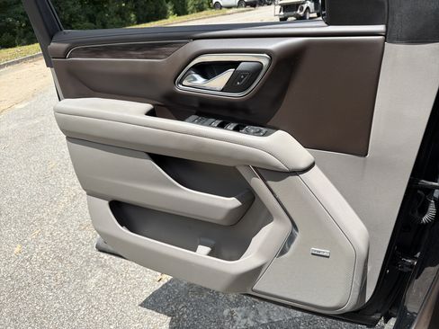 Used 2024 Chevrolet Tahoe LT w/ LT Signature Package RWD image 14