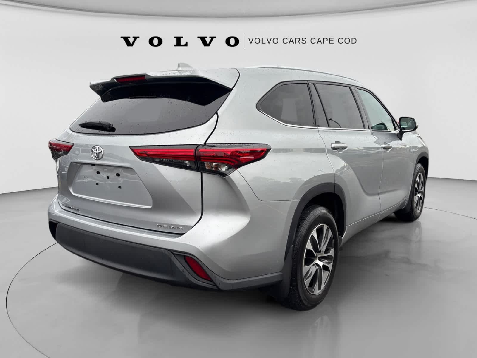 Used 2021 Toyota Highlander XLE AWD/4WD image 7
