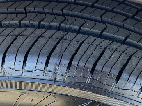 Used 2017 Ford Explorer XLT w/ Equipment Group 201A FWD image 34