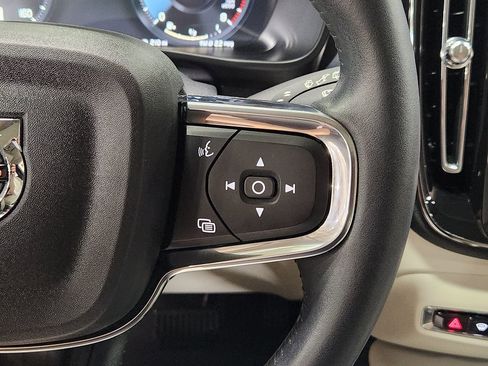 Used 2021 Volvo XC40 T5 Momentum w/ Premium Package image 51