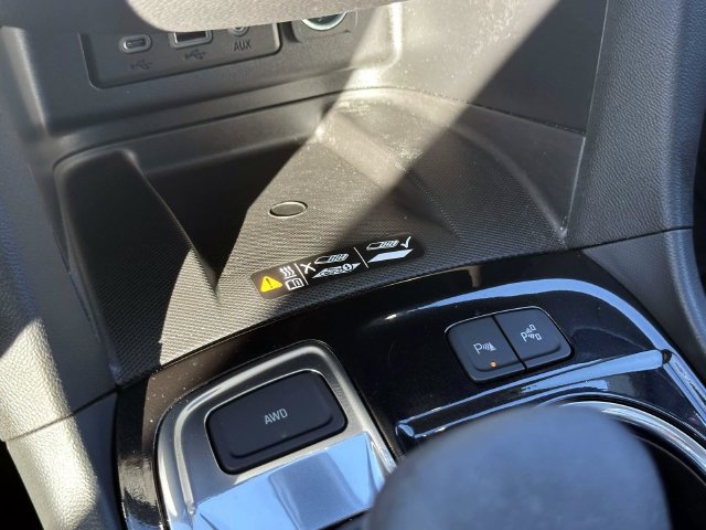 Used 2024 Chevrolet Equinox Premier AWD/4WD image 26