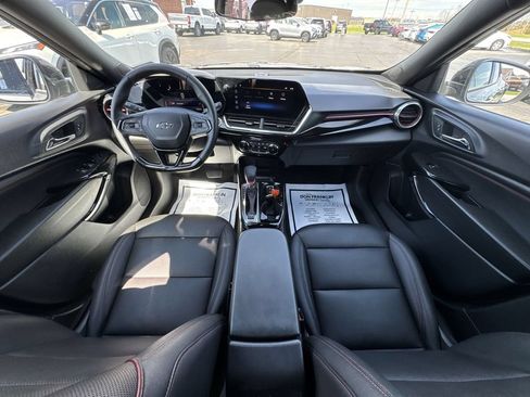 Used 2025 Chevrolet Trax RS w/ Sunroof Package FWD image 21