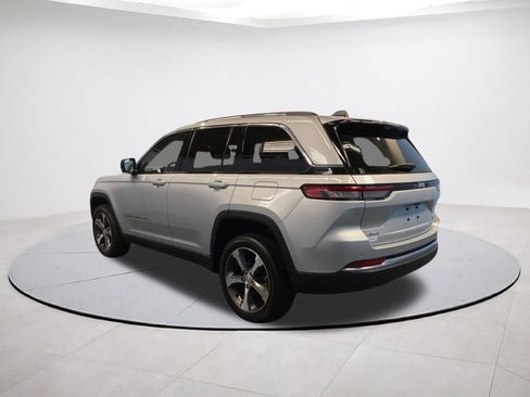Used 2023 Jeep Grand Cherokee Limited w/ Luxury Tech Group II AWD/4WD image 4