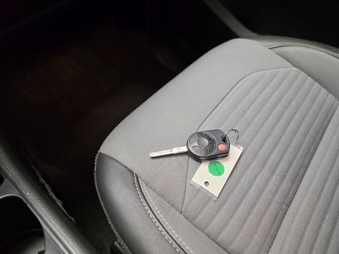 Used 2017 Ford Escape SE w/ SE Sport Appearance Package image 25