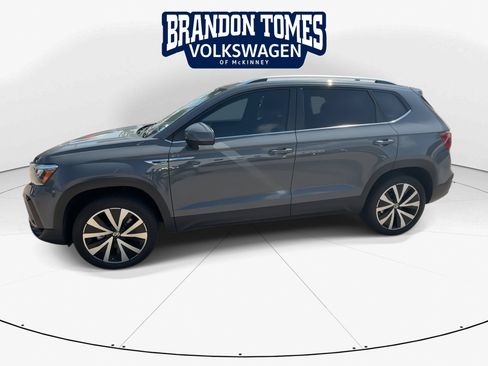Used 2023 Volkswagen Taos SE FWD image 5