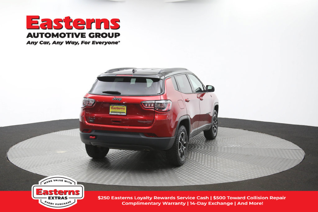 Used 2025 Jeep Compass Trailhawk AWD/4WD image 41