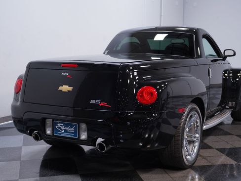 Used 2005 Chevrolet SSR w/ Preferred Equipment Group image 10