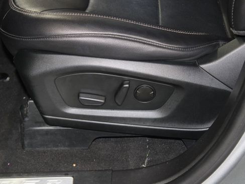 Used 2023 Ford Explorer Limited image 16