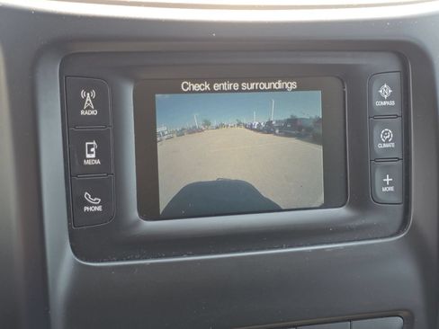 Used 2015 Jeep Cherokee Latitude w/ Comfort/Convenience Group AWD/4WD image 3