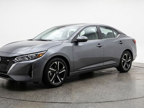 Used 2025 Nissan Sentra SV FWD image 2