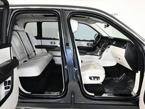 Used 2019 Rolls-Royce Cullinan image 13
