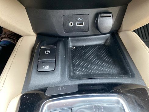 Used 2019 Nissan Rogue SL w/ Premium Package image 15