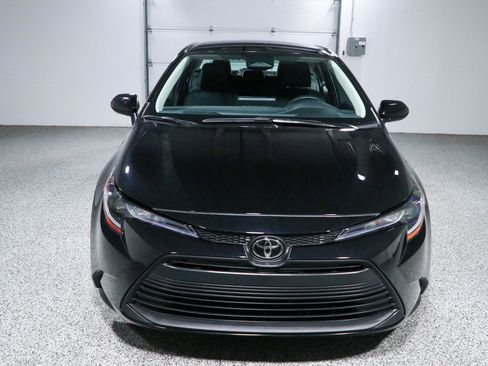Used 2025 Toyota Corolla LE FWD image 4