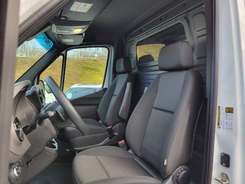Used 2023 Mercedes-Benz Sprinter 2500 w/ Dashboard Charging Package image 13